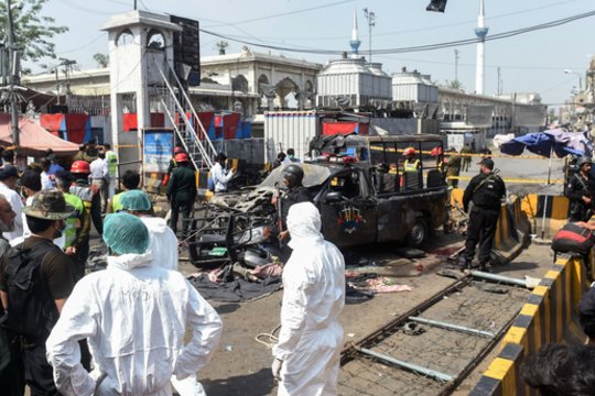 Rytų Pakistane per sprogdinimą prie sufijų šventovės žuvo mažiausiai 10 žmonių