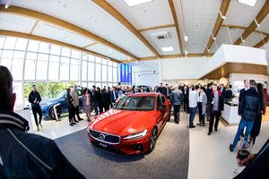 Klaipėdoje atidarytas moderniausias Baltijos šalyse „Volvo“ ir „Renault“ automobilių centras