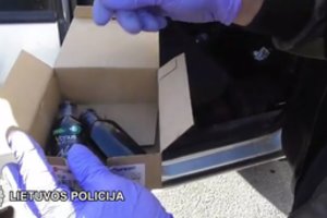 Prieš teismą stos automobilių pardavėjus apgaudinėję sukčiai