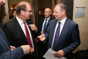 S. Skvernelis Darbo partijos prašė balsuoti už jį, bet pastabų turėjo ir V. Uspaskichas
