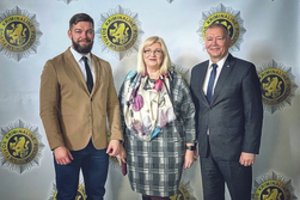 Vytauto Grigaravičiaus sūnus policininkas semiasi žinių iš tėvo