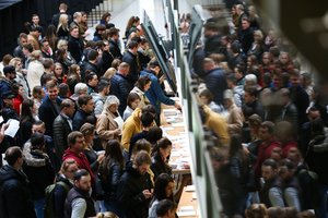 Ketvirtoji išankstinio balsavimo rinkimuose ir referendumuose diena: balsuojančių daugėja