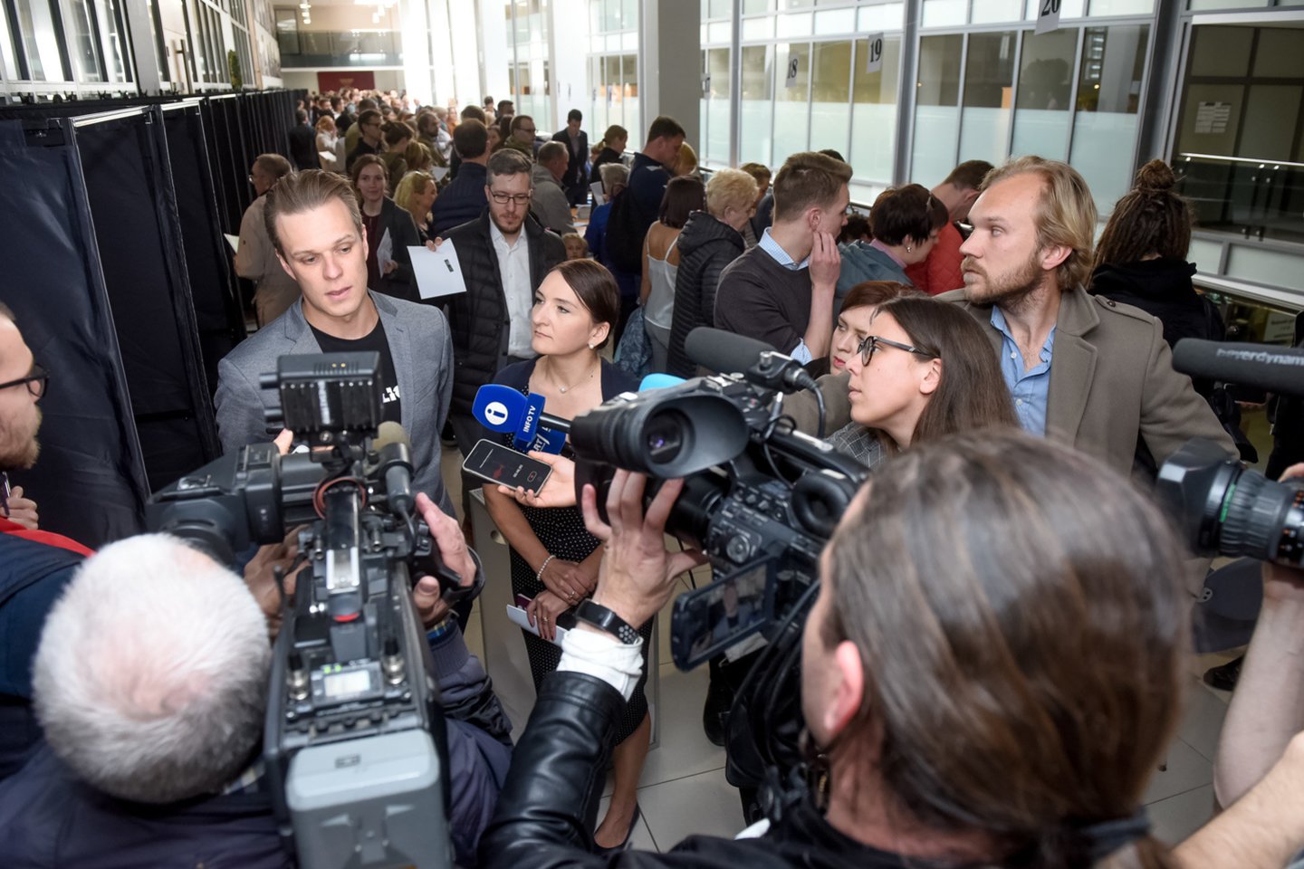 Landsbergių šeima referendumo biuletenio dėl Seimo narių mažinimo nepaėmė. <br>D.Umbraso nuotr.