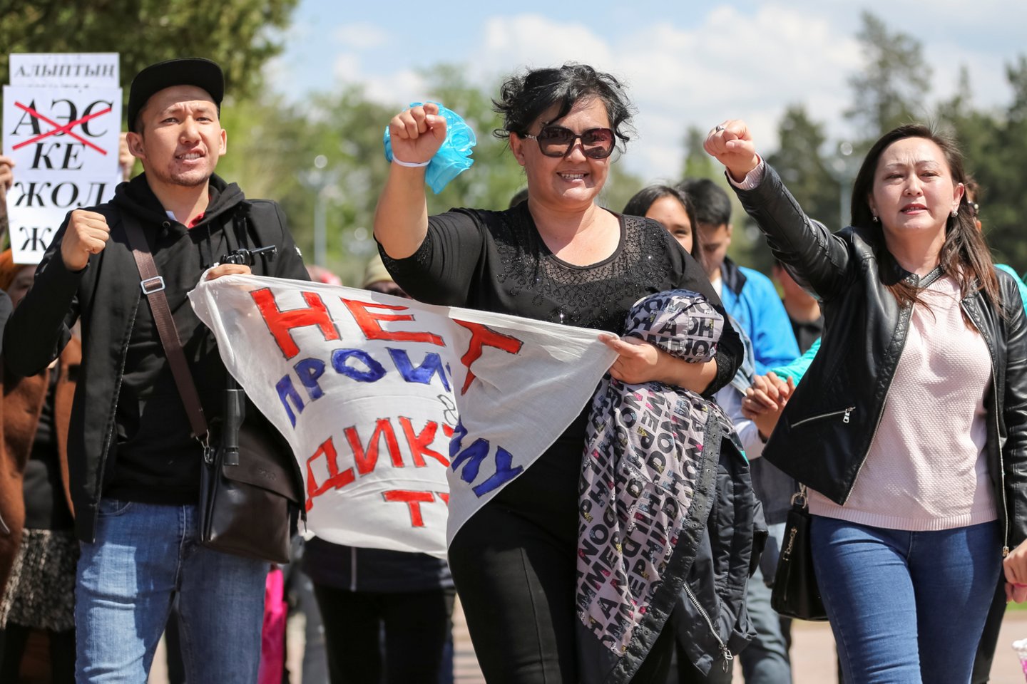 Almatos centre esančioje aikštėje buvo suimti šeši žmonės, pasigirdus raginimams rengti demonstracijas per paradą, skirtą Sovietų Sąjungos pergalės prieš nacių Vokietiją dienai paminėti.<br>Reuters/Scanpix nuotr.