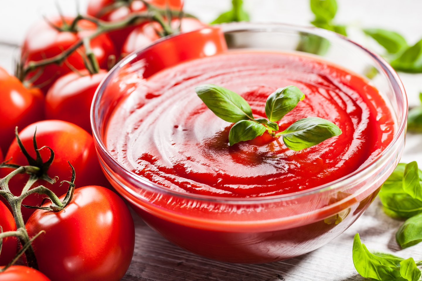  Pomidorų padažą galima panaudoti ne tik patiekalams gardinti. <br> 123rf nuotr. 