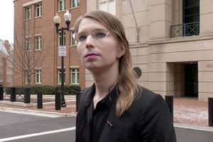 „WikiLeaks“ informatorė Chelsea Manning paleista iš kalėjimo Virdžinijoje