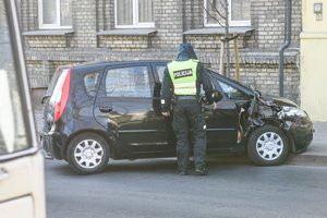 Įspėja dėl draudimo dokumentų klastojimo – laukia liūdnos pasekmės