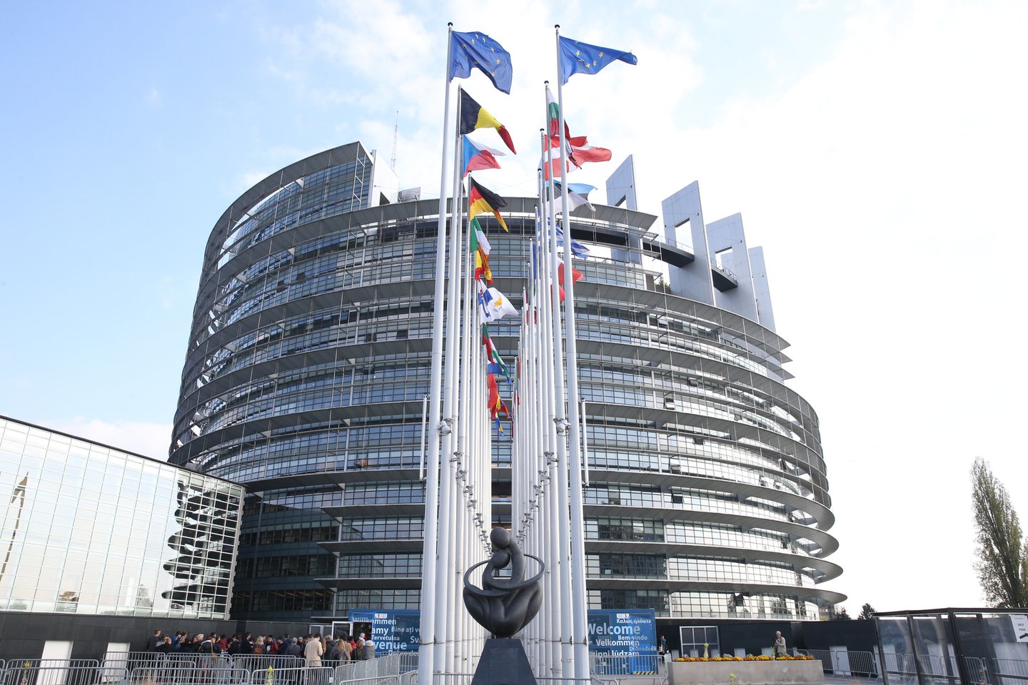 Europos Parlamentas atstovauja visiems žmonėms ir jų interesams.