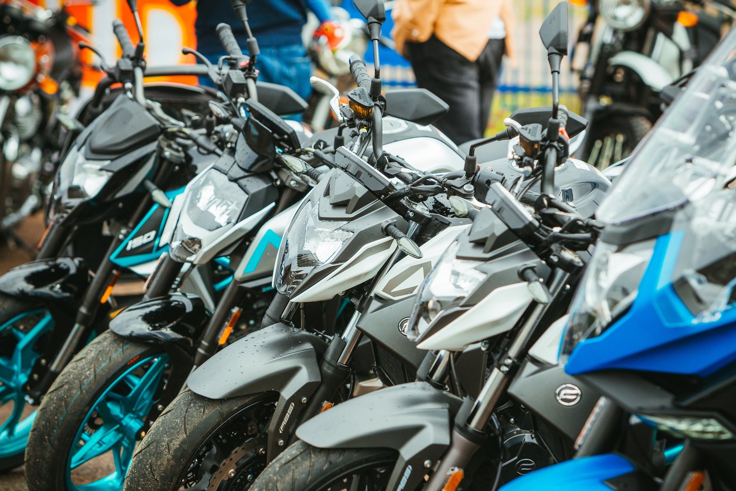 „Auto Bazar 2019“ automobilių ir motociklų paroda vyksta gegužės 10 ir 11 dienomis. <br> Organizatorių nuotr.