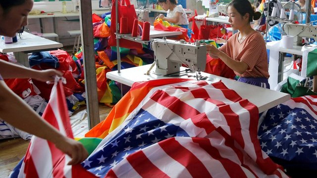 JAV įvedė naujus muitus Kinijai – amerikiečiams teks plačiau atverti pinigines