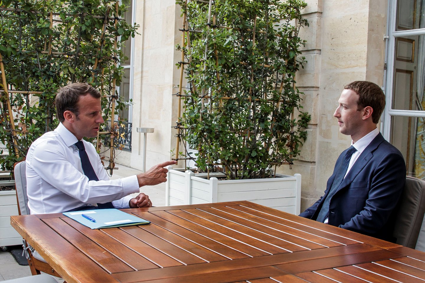Prancūzijos prezidentas Emmanuelis Macronas šiandien susitinka su „Facebook“ vadovu ir vienu iš įkūrėjų Marku Zuckerbergu.