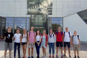 Gimnazisčių tyrimai įtraukė ir tėvus: sėdo prie vairo ir važiavo semti vandens