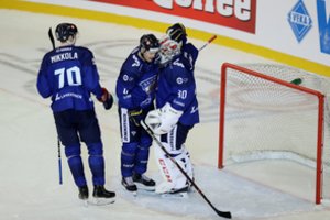 Intriguojantis startas: suomiai parbloškė tituluotą Kanados rinktinę, o Rusija lengvai įveikė norvegus