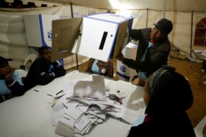 PAR valdančioji partija ruošiasi švęsti pergalę rinkimuose