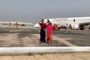 Mianmare leidosi lėktuvas be važiuoklės: nuo katastrofos išgelbėjo tik piloto meistriškumas 