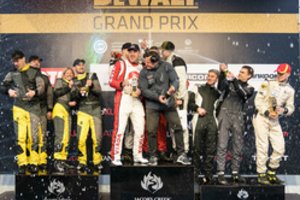 „NEZ6H“ lenktynėse – pergalė ir sudegęs „Lamborghini“