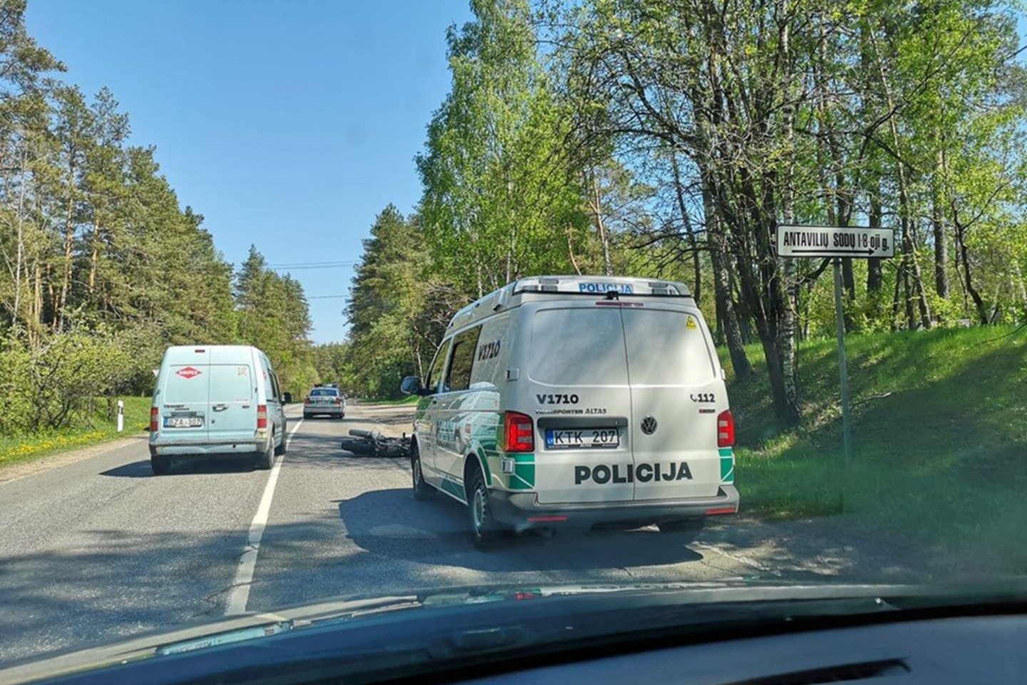 Vilniaus pakraštyje vyras nesuvaldė motociklo – prireikė medikų.