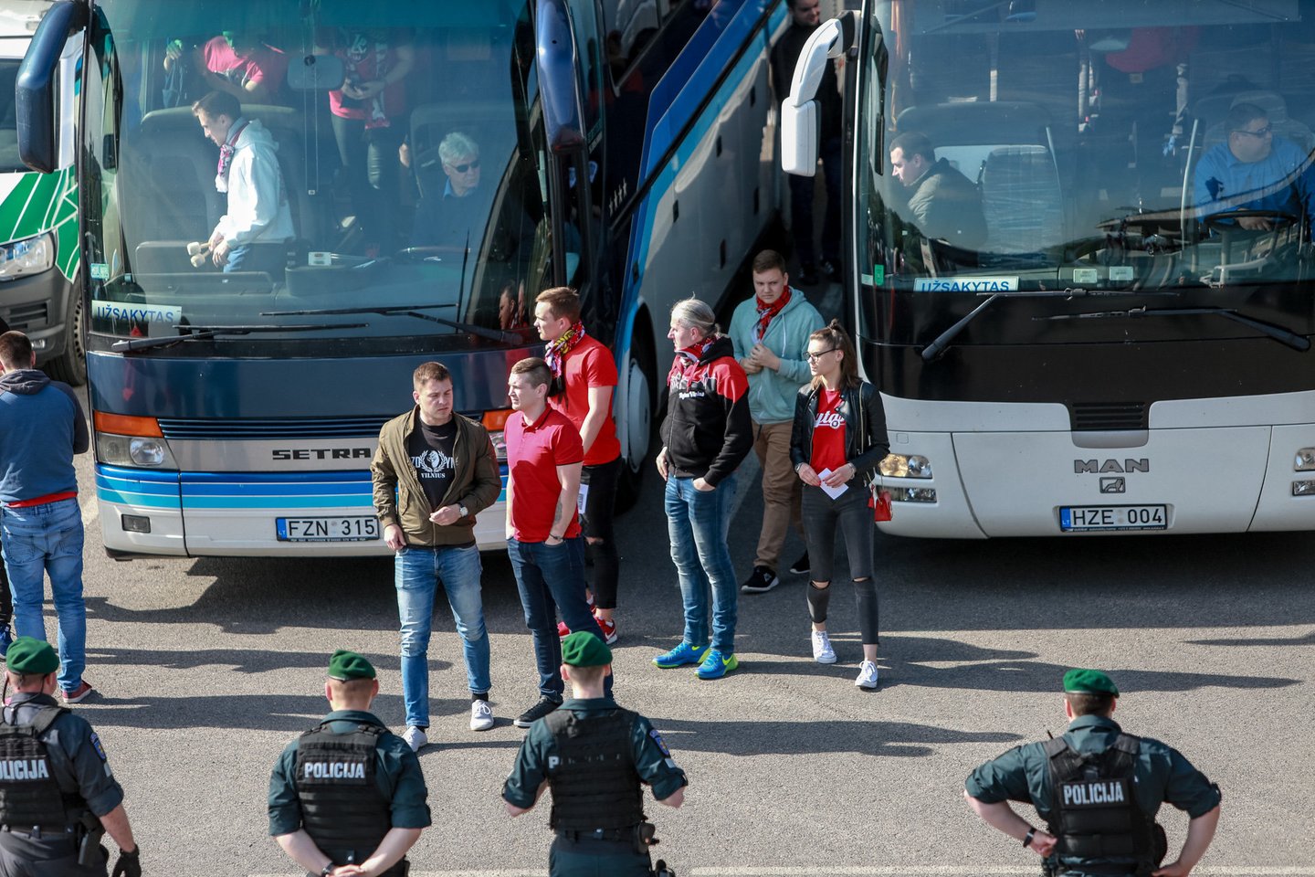 „Ryto“ gerbėjai surengė kuklias eitynes į „Žalgirio“ areną.<br> G.Bitvinsko nuotr.