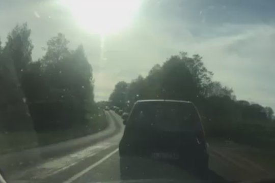 Remontuojamame Vilnius-Utena kelyje įkalinti vairuotojai – kamštyje vos juda