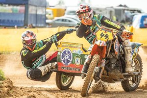 Motociklų krose Pakruojyje lyderiai griuvo, bet išliko priekyje