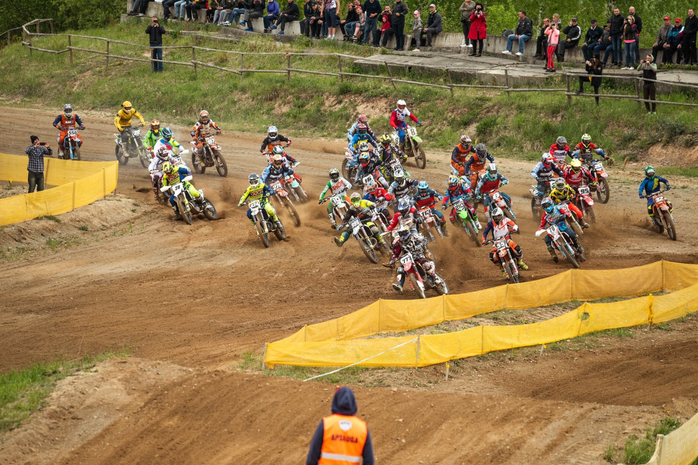 2019 m. motociklų kroso sezonas buvo atidarytas Pakruojo rajono Petrašiūnų trasoje – čia susigrūmė per du šimtus sportininkų iš Lietuvos bei aplinkinių valstybių. 