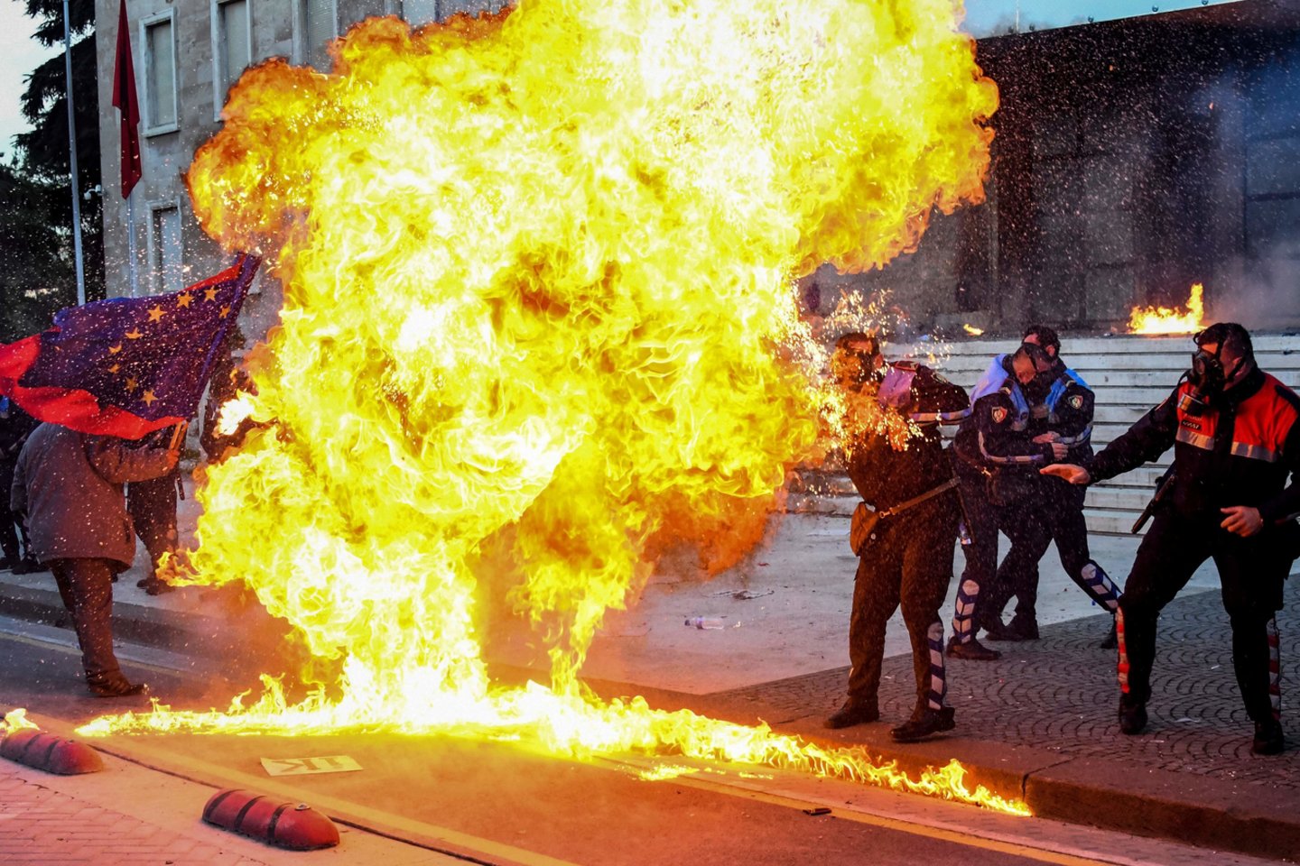 Tiranoje – opozicijos protestų banga.<br> Scanpix/AFP nuotr.