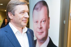 R. Karbauskis trypčioja – laukia EP rinkimų, sėkmės atveju įkalbinės S. Skvernelį likti 