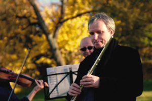 Muzikantų žinia Misionierių bažnyčios papėdėje – Vilniaus senamiesčio darkytojams