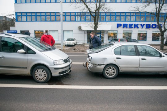 Ką daryti, jei po avarijos vairuotojai sutaria, kuris kaltas, bet neturi deklaracijos?