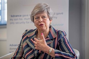 Jungtinės Karalystės partijos atnaujino derybas dėl „Brexit“