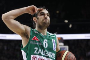 „Žalgirio“ sirgalių numylėtinis ir kauniečius į teismą padavęs kroatas kabina sportbačius ant vinies