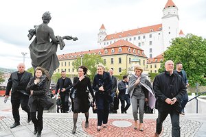 Euroskeptikai prieš rinkimus skuba stiprinti gretas, taikosi ir į Baltijos regioną