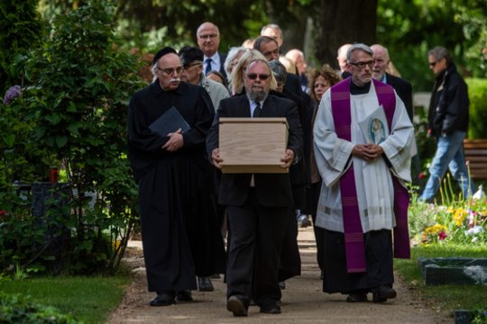 Tyrimams naudoti politinių kalinių palaikai palaidoti tik po septynių dešimtmečių