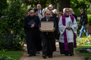 Tyrimams naudoti politinių kalinių palaikai palaidoti tik po septynių dešimtmečių