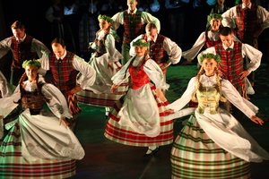 Liaudiškų šokių ansamblių varžytuvėse tryps šokėjai iš visos Lietuvos