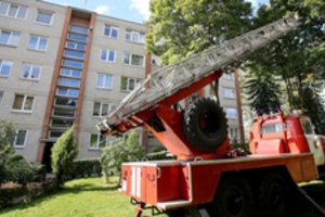 Kėdainiuose mama su vaikais užsibarikadavo bute: viskas baigėsi vaikų paėmimu