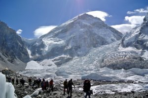 Nepale prasideda kopimo į Everestą sezonas: viršūnę pasiekė pirmoji grupė