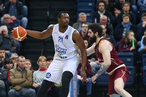 Tritaškiais užmėtęs „Lietkabelis“ smogė pirmąjį smūgį „Pieno žvaigždėms