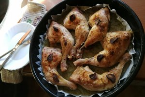 Greitai ir paprastai paruošiami vištienos ketvirčiai: receptas, kuris niekada nenuvylė