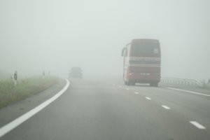 Kelionė autobusu baigėsi netikėtai – su baudomis rankose lipo vienas paskui kitą