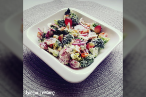 Brokolių salotos su šonine ir vynuogėmis: paragavę norėsite dar