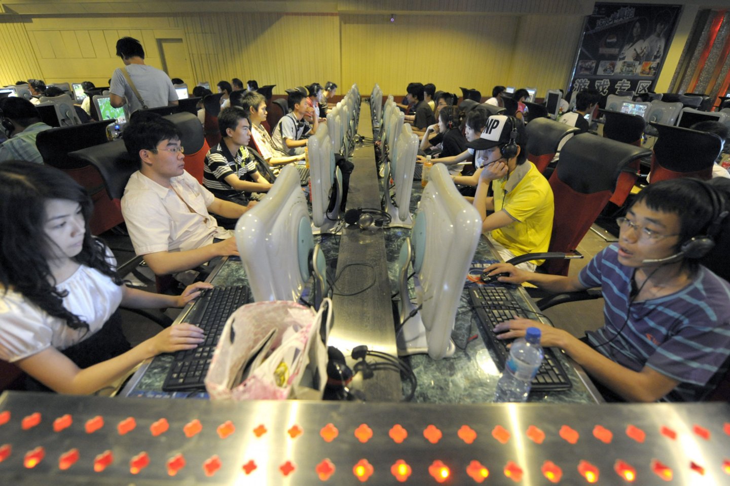 Kinija taiko įvairias interneto cenzūros priemones, bendrai vadinamas „Didžiąja ugniasiene“.<br>AFP/Scanpix nuotr.