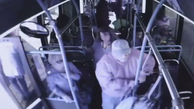 Šokiruoja: šlykštus moters poelgis autobuse pareikalavo 74-erių vyro gyvybės