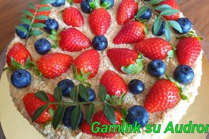 Nekeptas sausainių tortas primena „Napoleoną“, o pagaminti daug paprasčiau