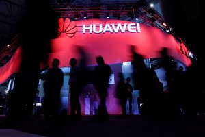 Kinija įspėja Jungtines Valstijas dėl „Huawei“ uždraudimo daromos žalos prekybai