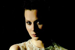 Aistė Smilgevičiūtė pristatė originalią „eurovizinės“ dainos „Strazdas“ versiją