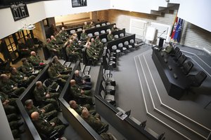 Lietuvos kariuomenė jau rengia pareigūnus, kurie veiktų karo padėties atveju