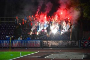 „Žalgirio“ ir „Ryto“ sirgalių priešprieša persimetė į futbolo stadionus: buvo užpulti alytiškiai