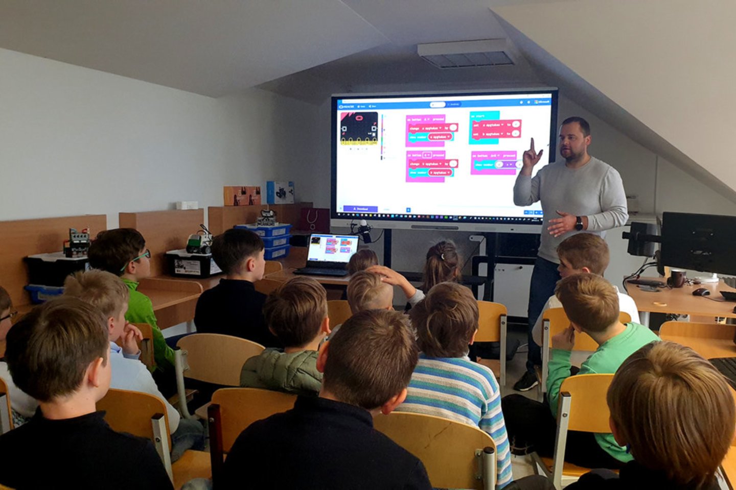 Mokytis, kaip dirbti STEAM metodu, Vlado Jurgučio pagrindinės mokyklos informacinių technologijų mokytojas O.Valiukas vyko į Olandiją. <br> Asmeninio albumo nuotr. 