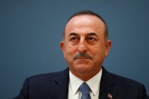 Turkijos diplomatijos vadovas pareiškė, kad šalis pasirengusi priimti rusiškas raketų sistemas